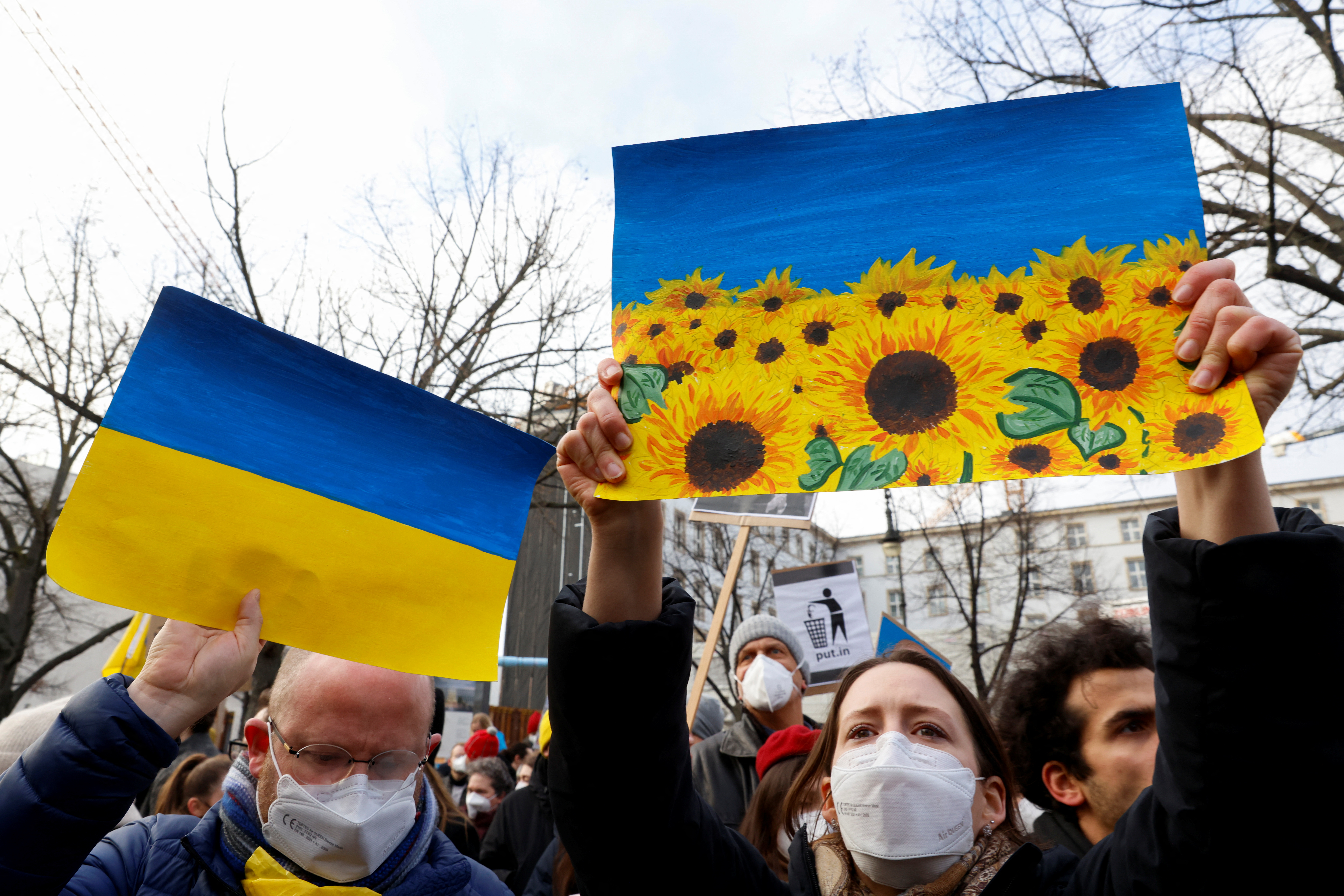 image As West rallies behind Ukraine, Putin puts nuclear deterrent on alert