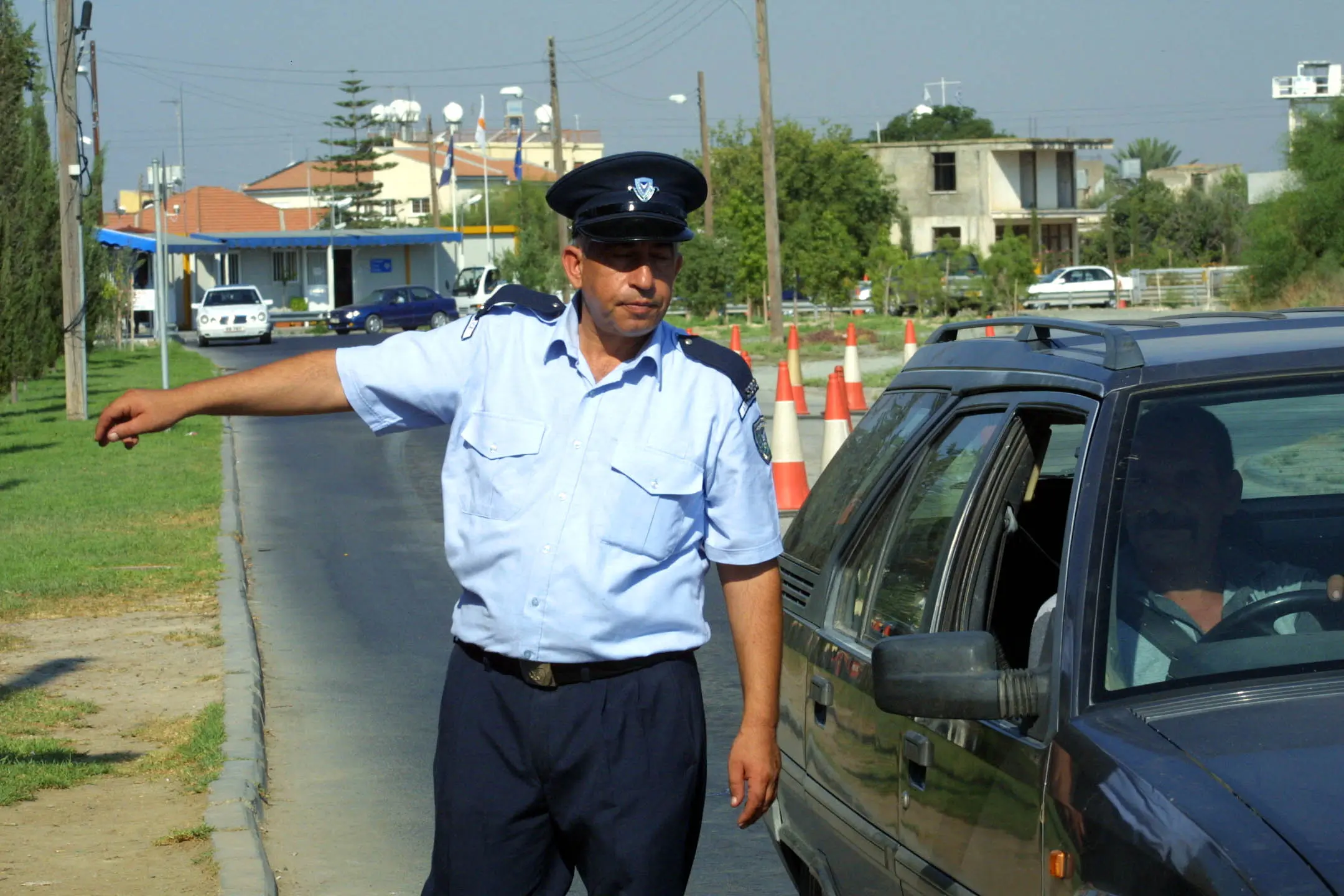 Two lanes to close on road to Ayios Dhometios crossing point