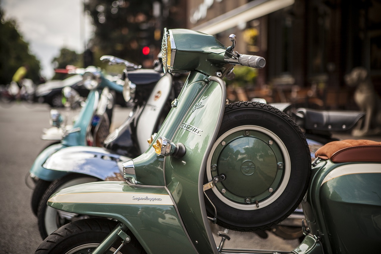 image Teenagers held in stolen motorbike case