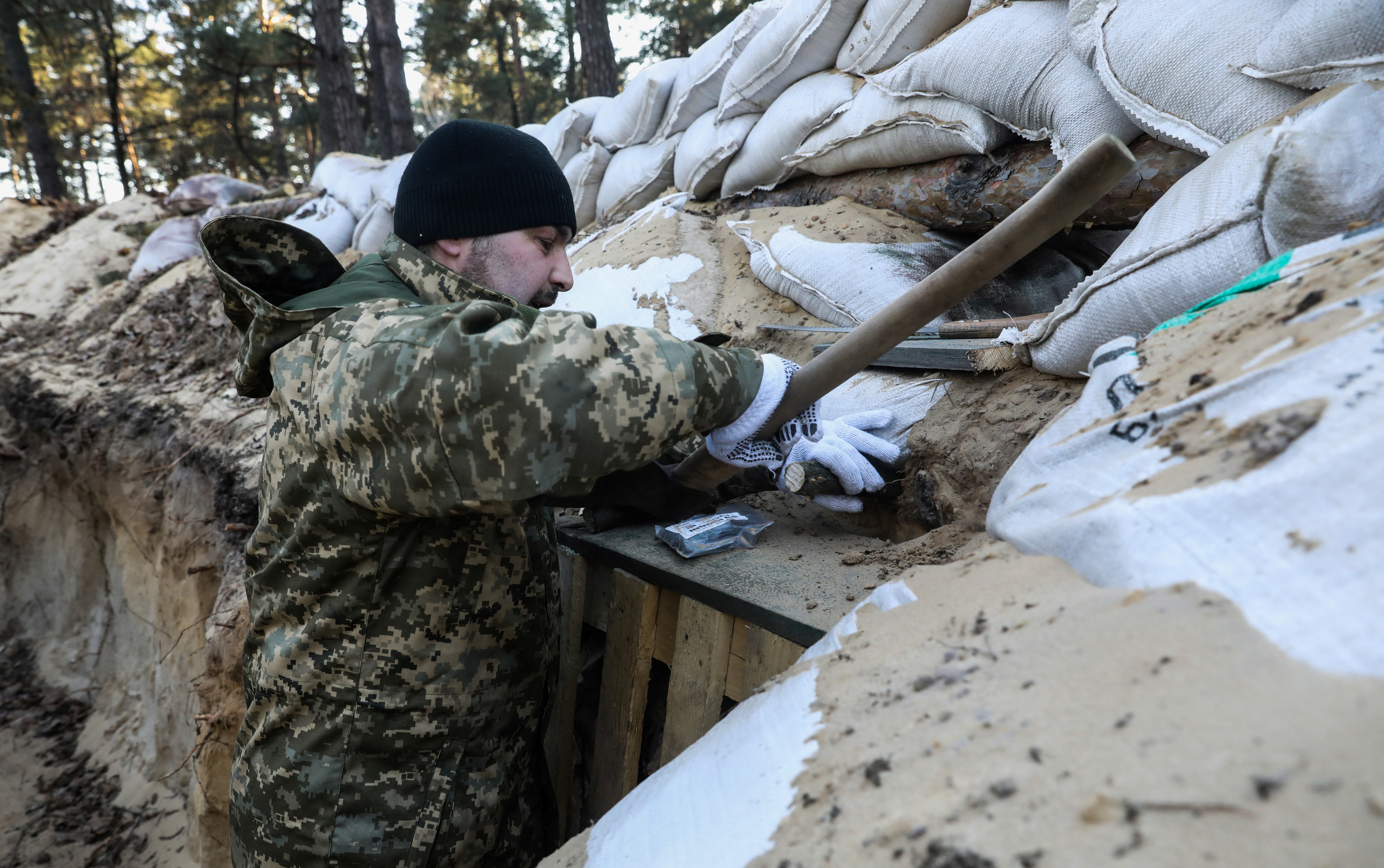 cover Fighting rages outside Kyiv, France says Putin not ready to end war (Update 4)