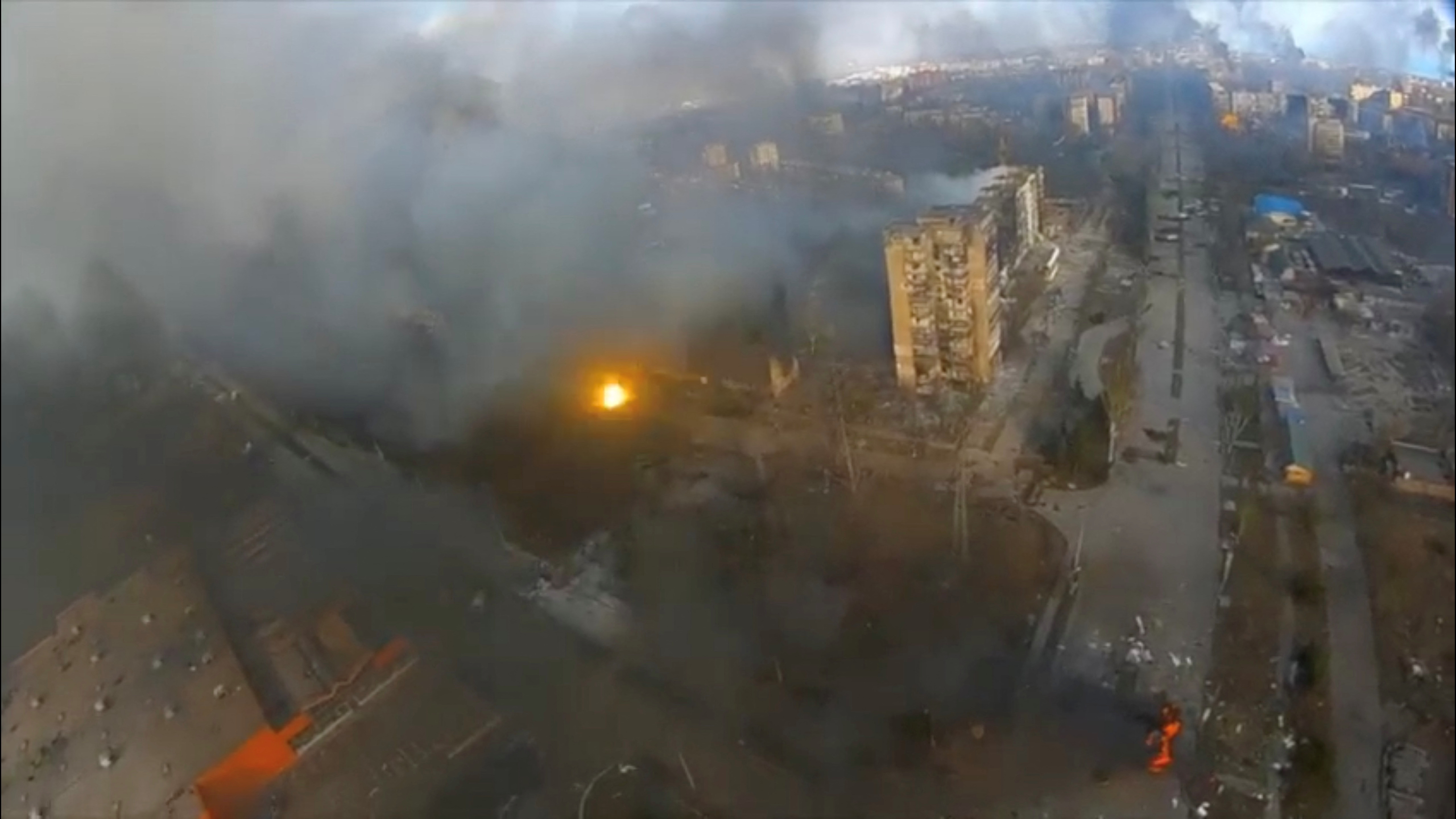 image Ukraine says 20,000 escape besieged Mariupol; UK says Russian forces struggling