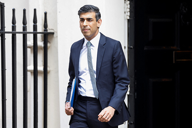 image UK Chancellor cuts taxes to soften cost-of-living hit