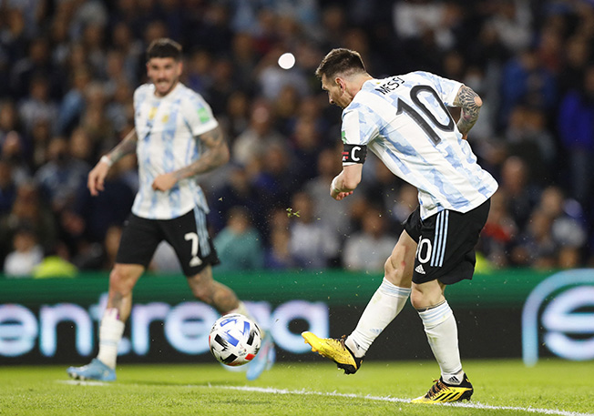 Argentina coach urges fans to enjoy Messi while they can | Cyprus Mail