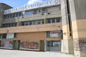 feature theo the shabby, defaced internal space of the zena complex (christos theodorides)
