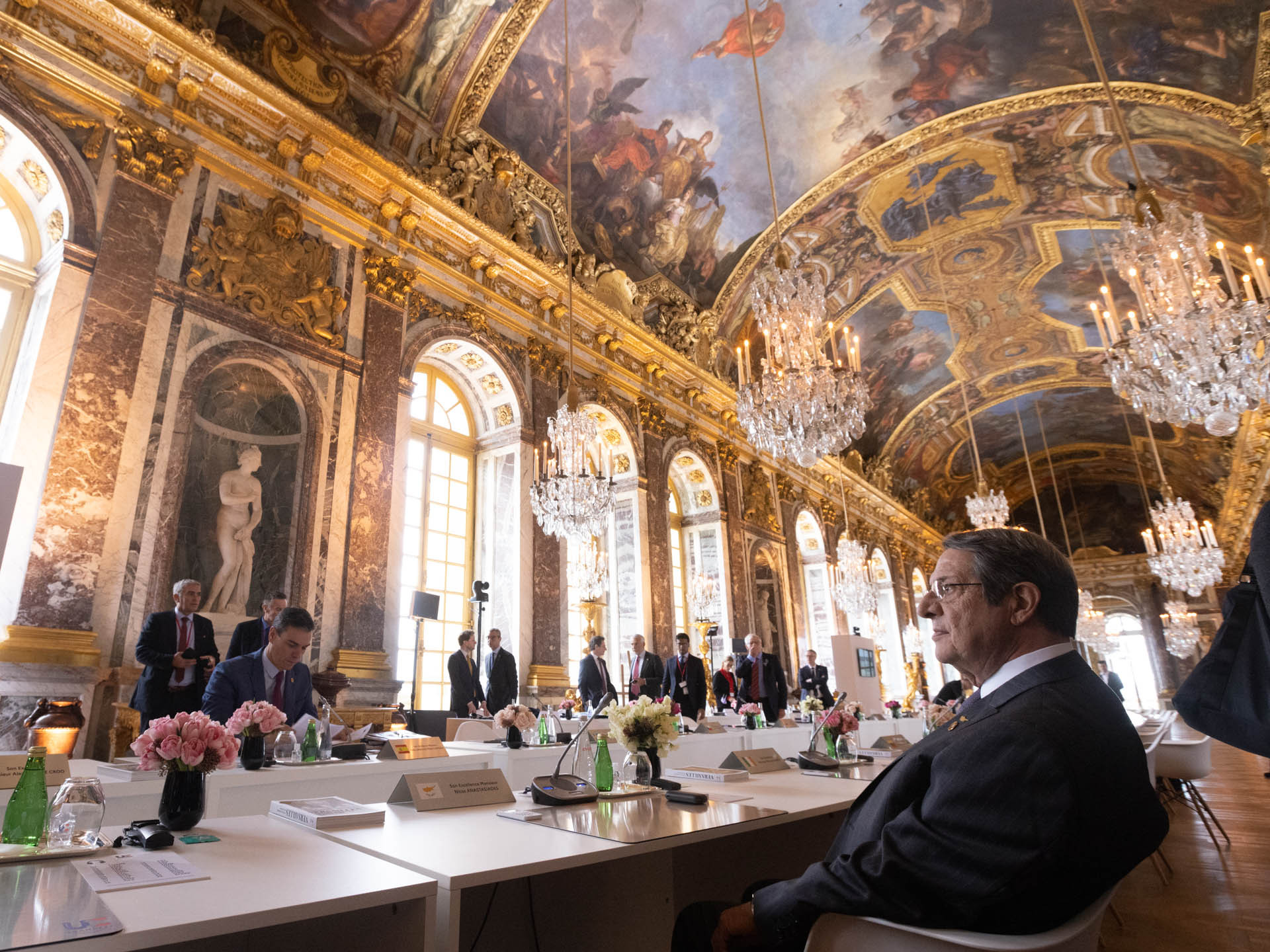 cover Anastasiades remains in Versailles for continued Ukraine discussions