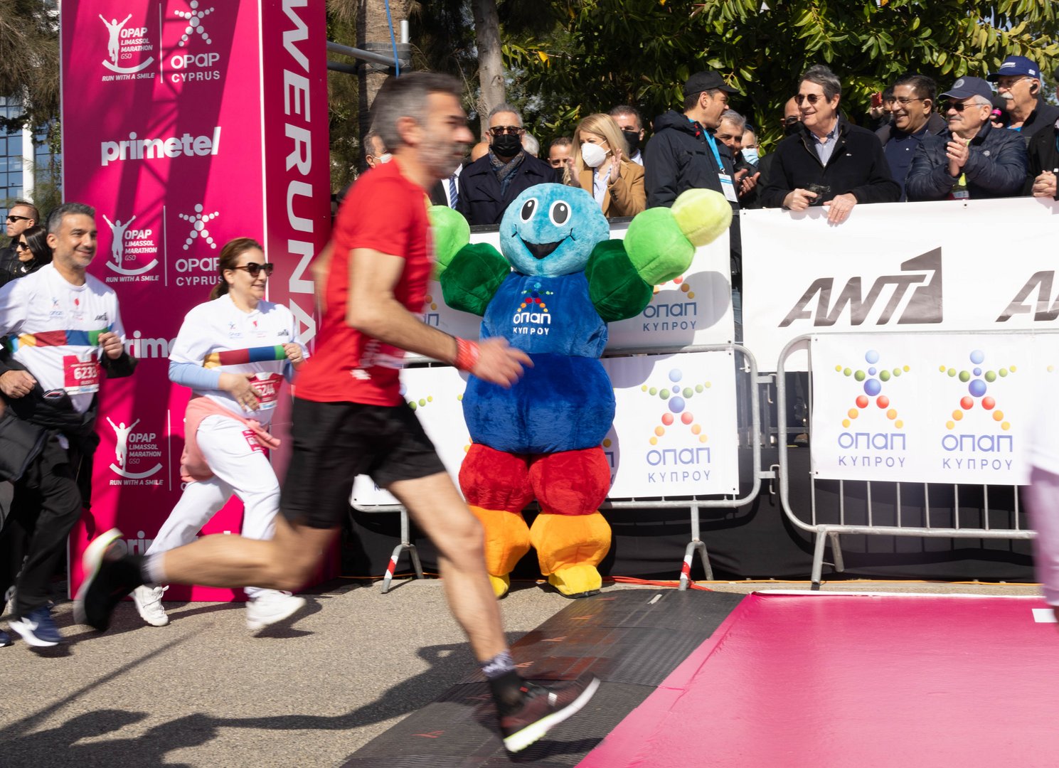 image Anastasiades sends Ukraine message of support at start of marathon