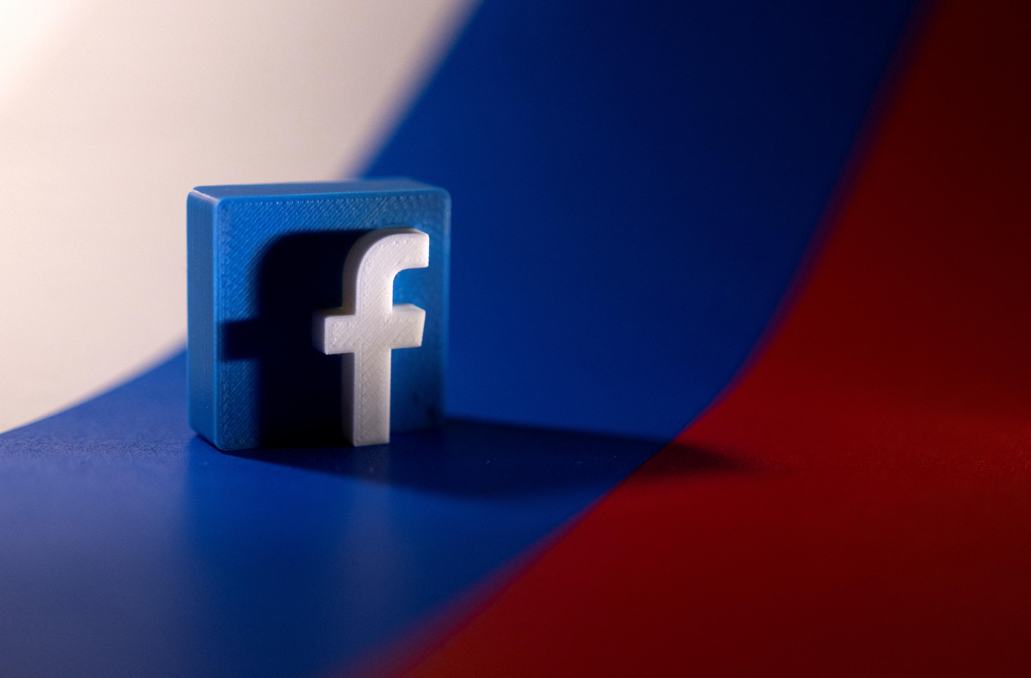 image Russian law on &#8216;fake news&#8217; prompts media to halt reporting as websites blocked (Updated)
