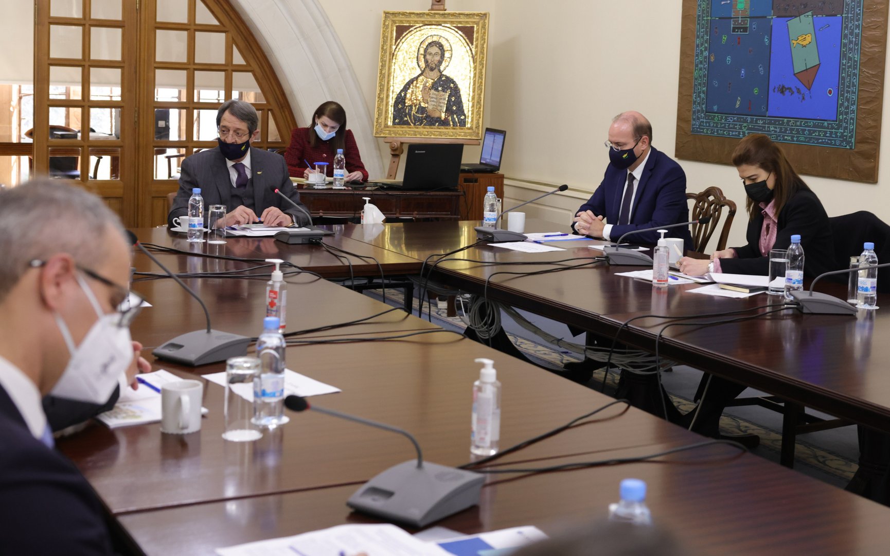 cover State can manage consequences of Ukraine invasion, spokesman says after palace meeting