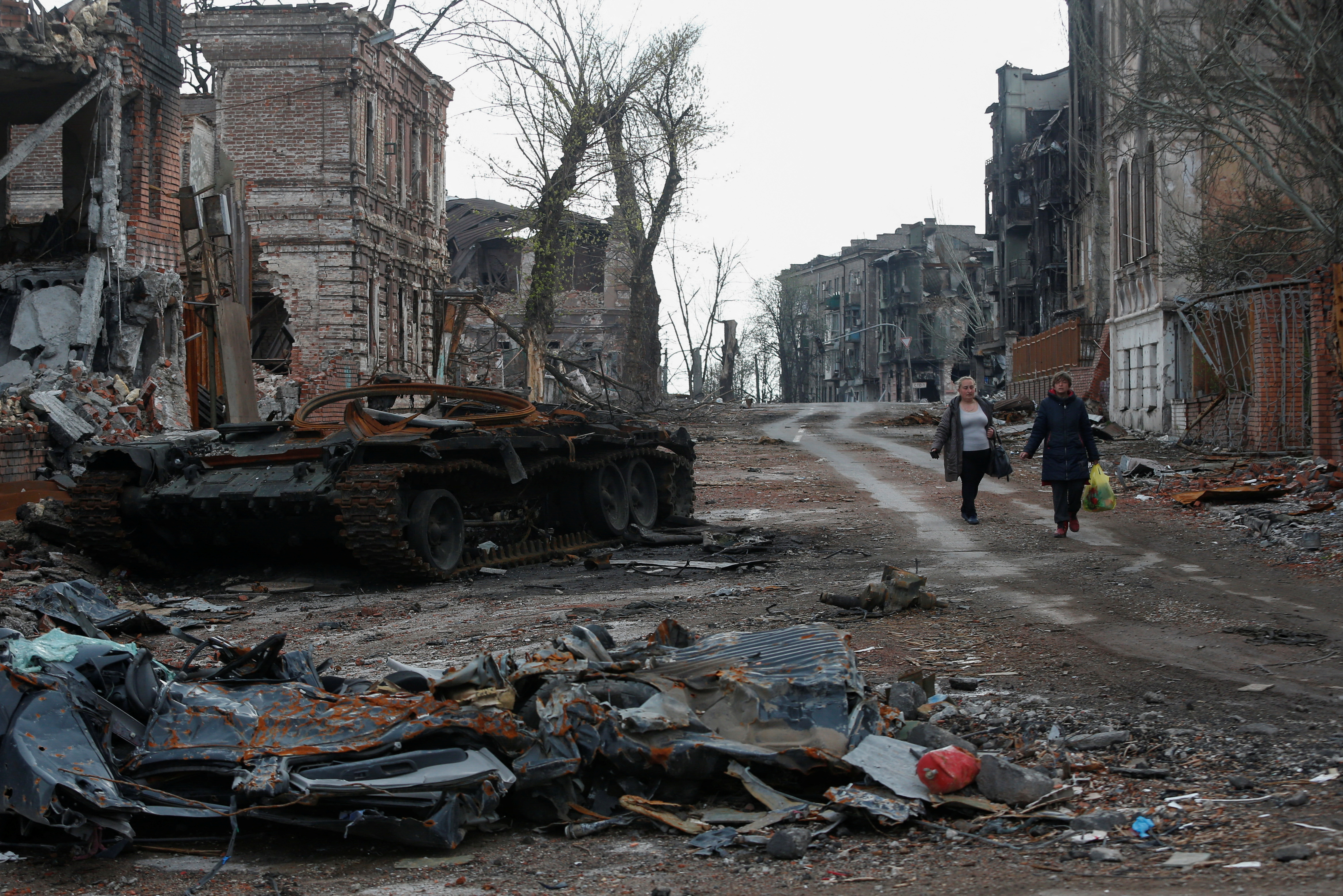 image Russia renews assault on Mariupol and missiles hit Odesa, Ukraine says (Update 4)