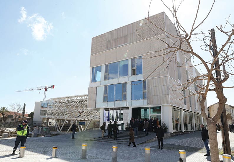 Nicosia municipality no longer takes cheques