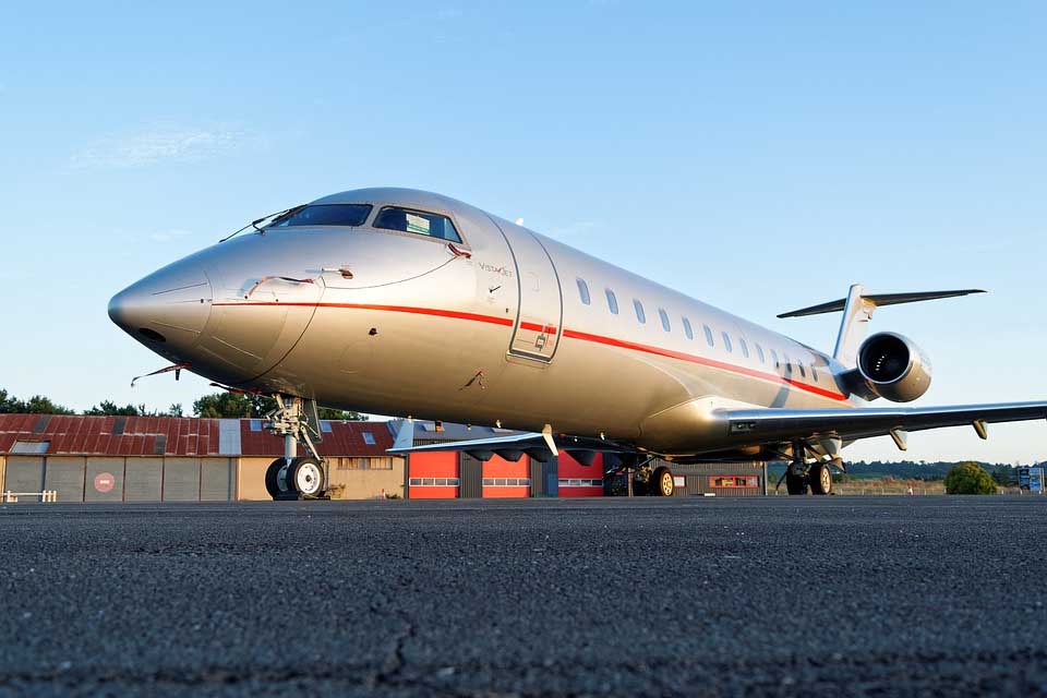 image Man loses thousands in plane scam (Updated)