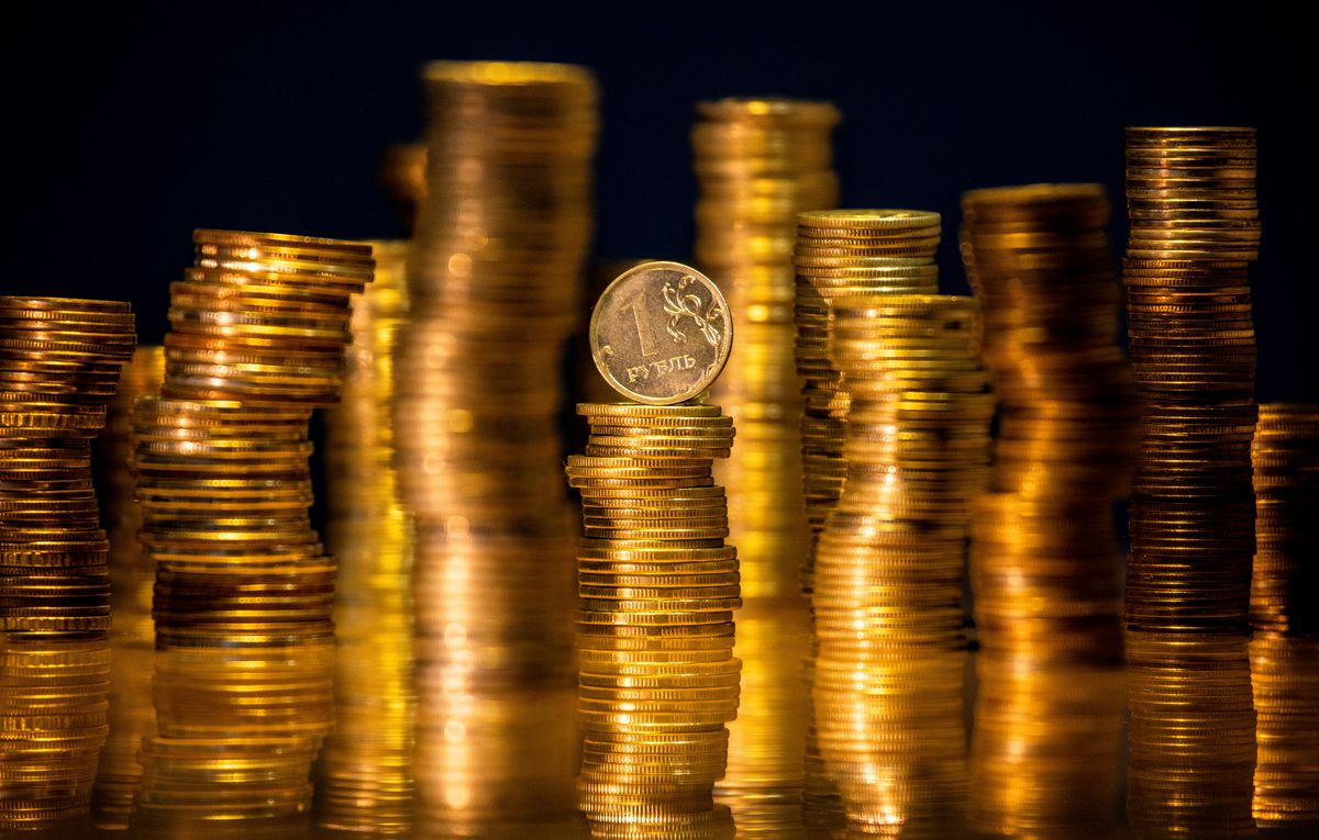 cover Russia edges close to default on debt, pays bondholders in roubles