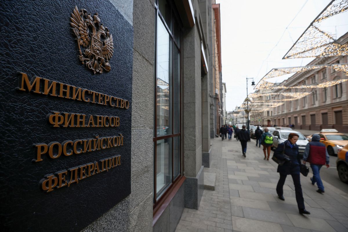 image Russia looks to swerve default with last-minute dollar bond payment