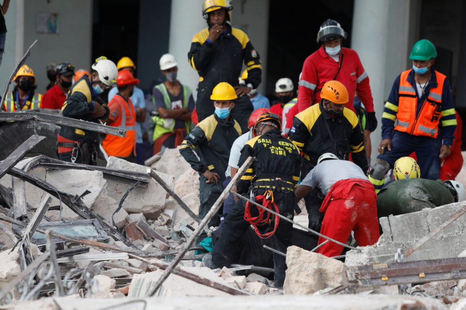 Emergency personnel remove a body found under debris after an explosion hit the Hotel Saratoga, in Havana, Cuba May 6, 2022. REUTERS/Alexandre Meneghini