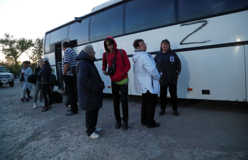 evacuees from mariupol arrive in bezimenne