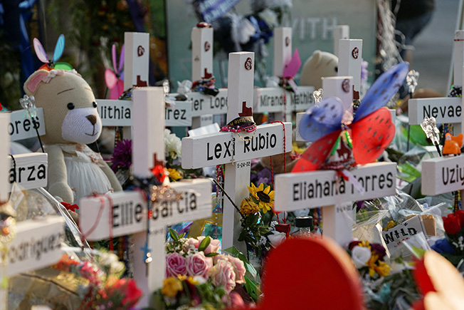 image Uvalde begins to bury its dead in wake of school massacre (Update 2)