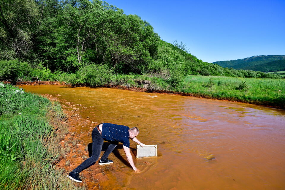 slovak river turns orange from contamination