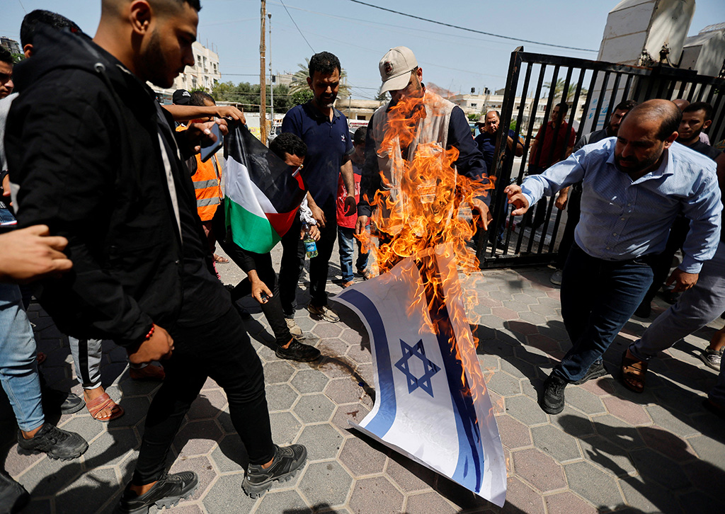 cover Clashes at Jerusalem&#8217;s Al-Aqsa mosque before contested Israeli flag march