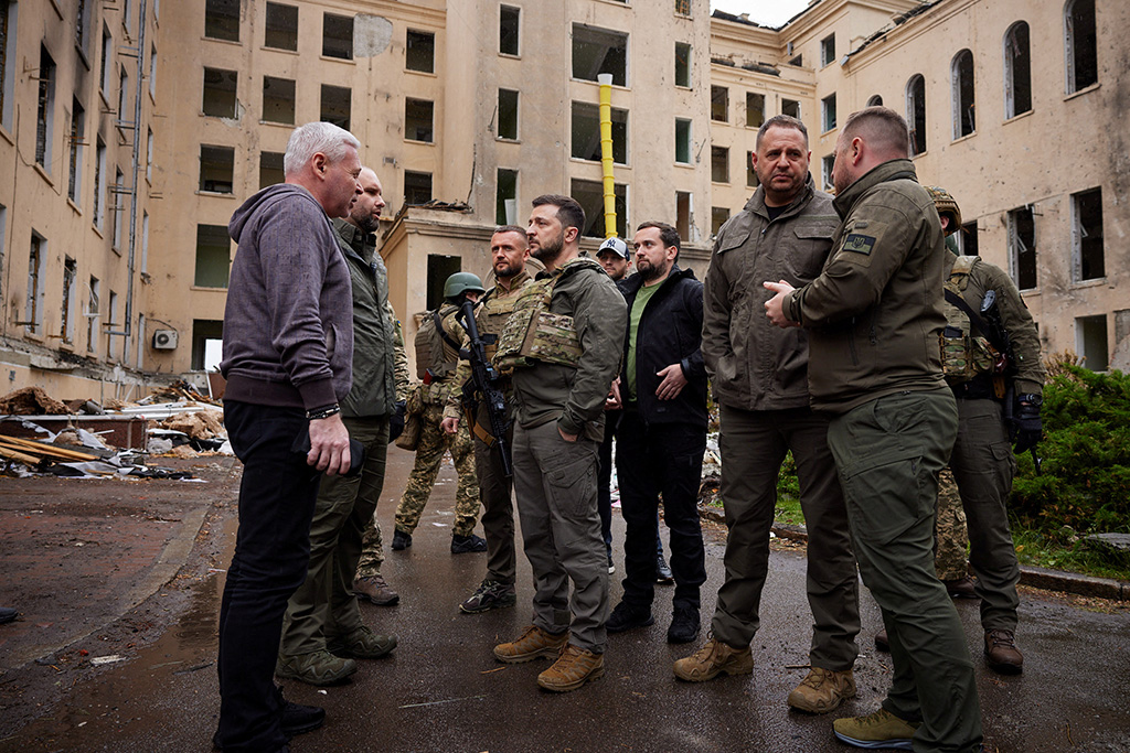 image Ukraine&#8217;s Zelenskiy visits frontline in first official appearance outside Kyiv since invasion