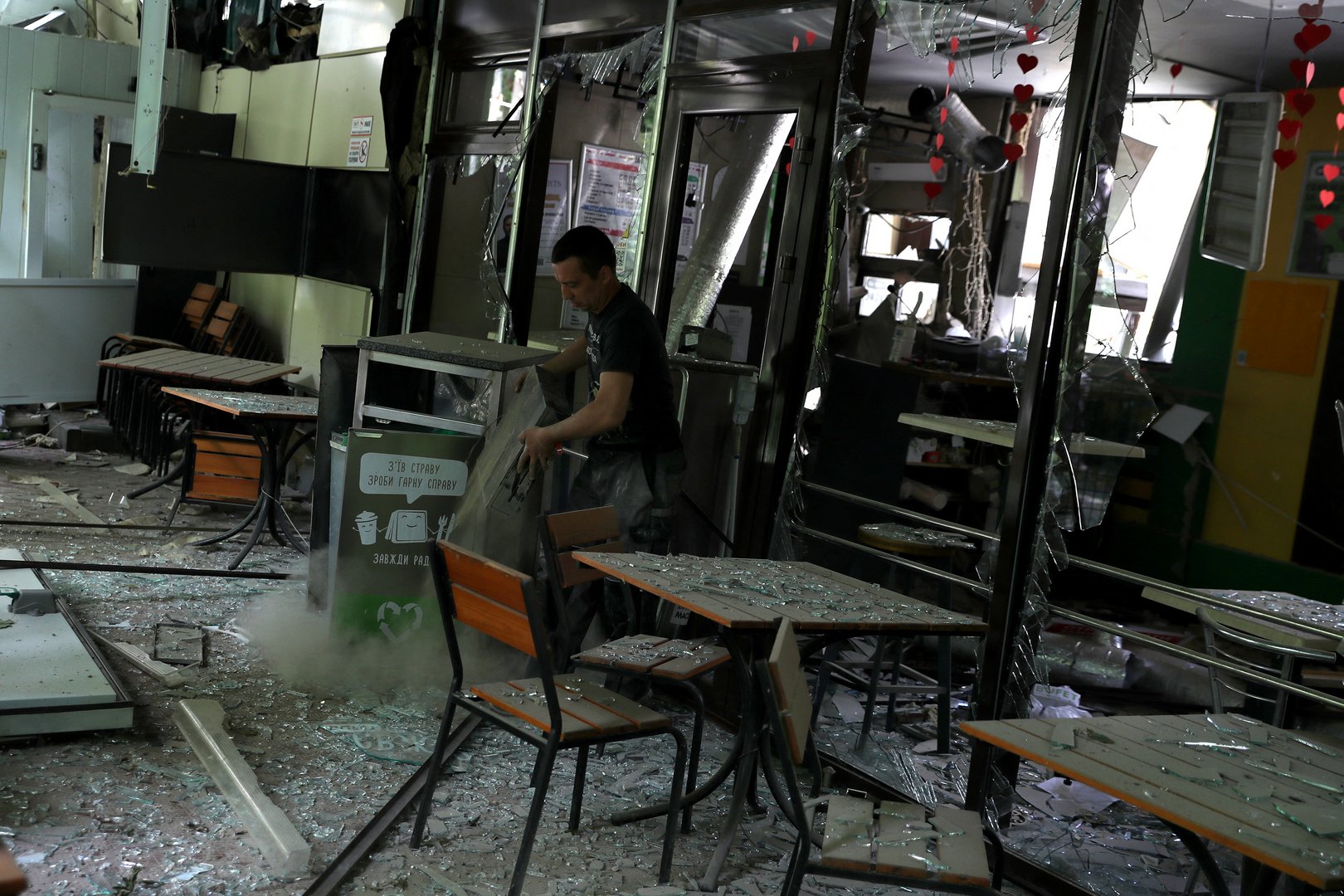 image Ukraine says it is holding off Russian assault in key eastern city