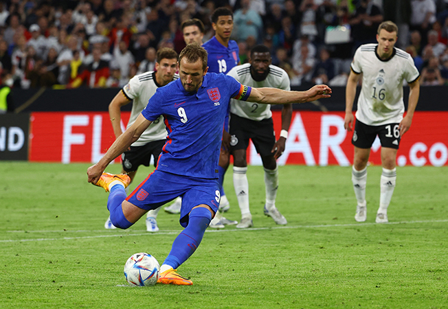 image Kane penalty earns England late draw in Germany