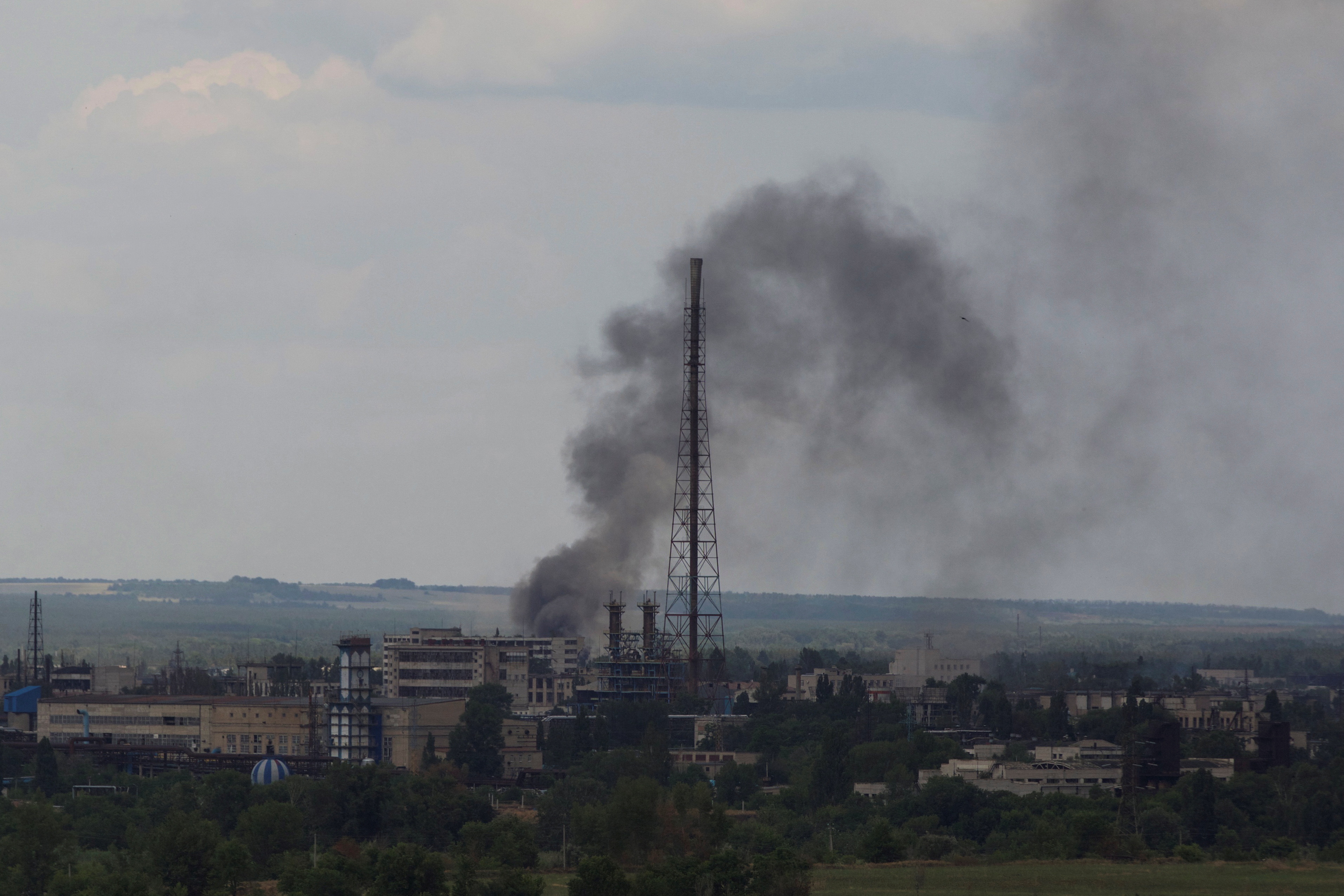 image Russia advances in battle for eastern Ukraine city as NATO warns of long war (Update 6)