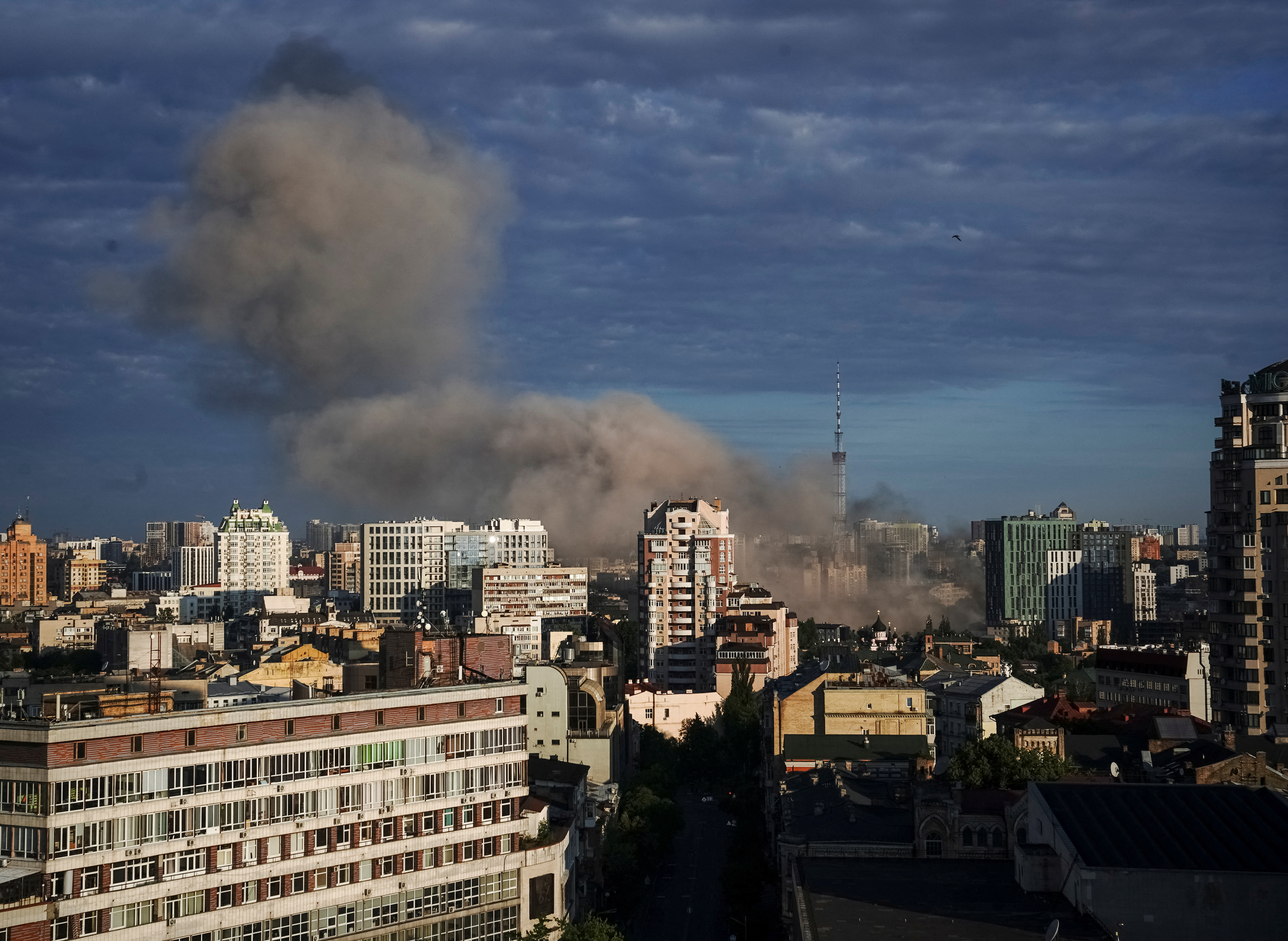 image Russia steps up missile strikes on Ukraine as G7 leaders gather (Update 5)