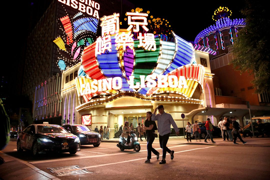 image Macau shuts all its casinos to curb COVID, gaming shares plunge