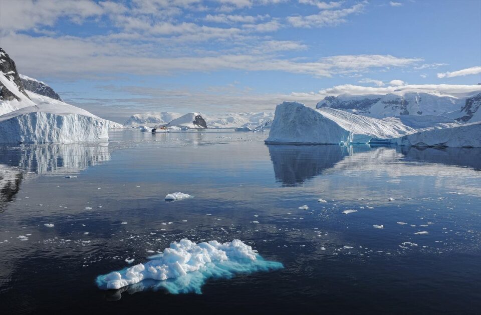 comment dyer ice streams are moving faster and faster as oceans are warming