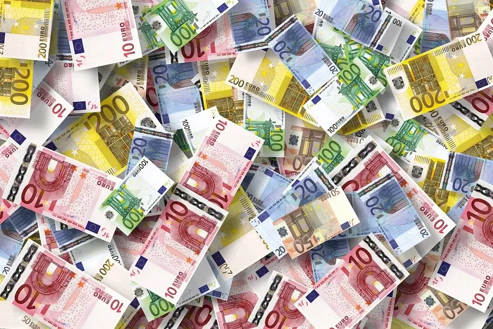 House examines €10,000 ceiling in cash transactions