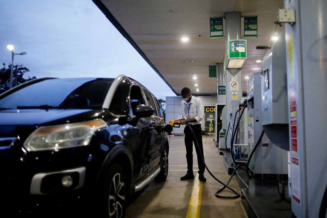 image Oil prices climb 1 per cent as US fuel inventories fall
