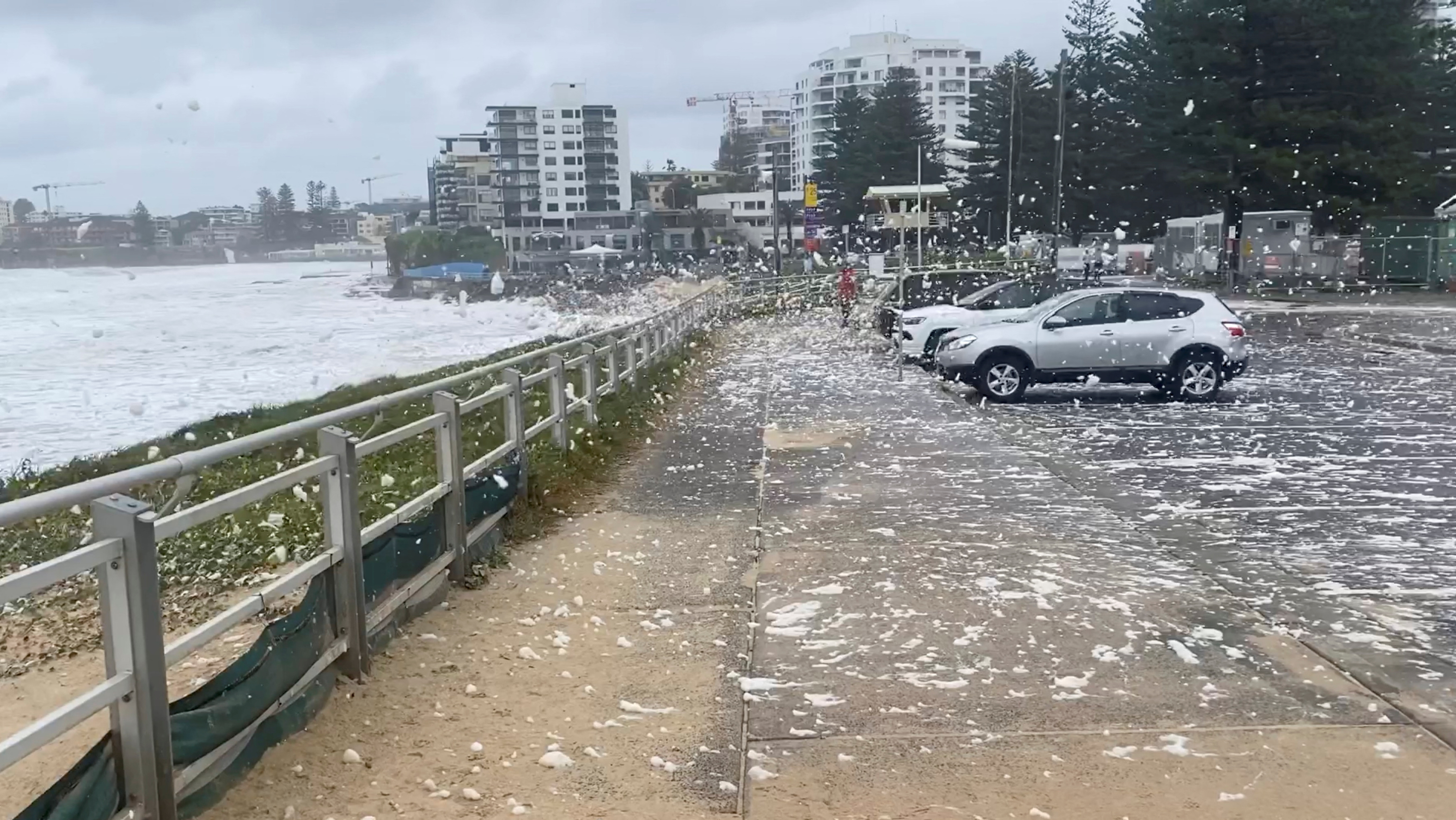 image Floods hit southeast Australia, forcing evacuations