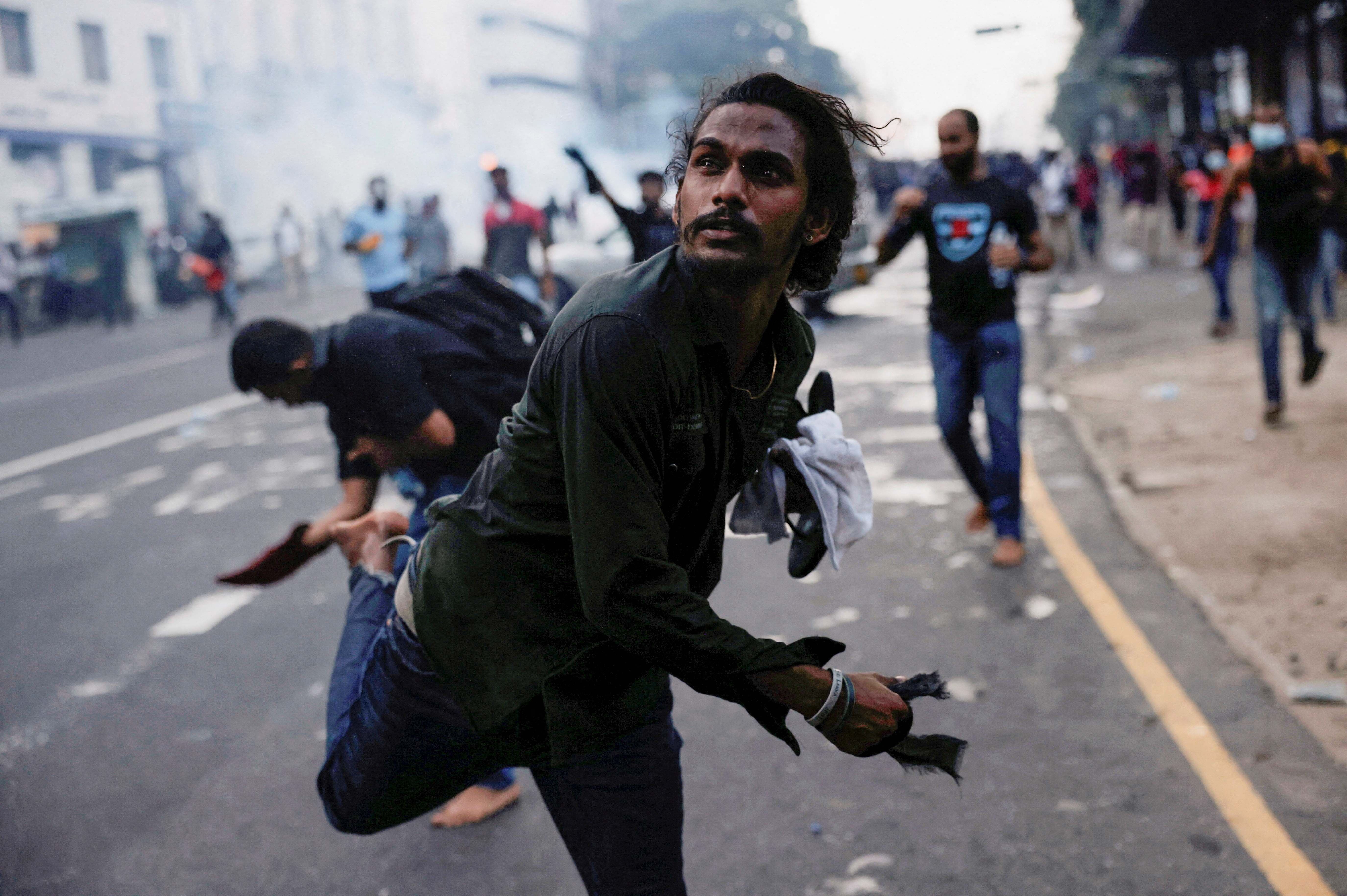 image Sri Lanka protesters storm president&#8217;s house, set fire to prime minister&#8217;s residence (Updated)