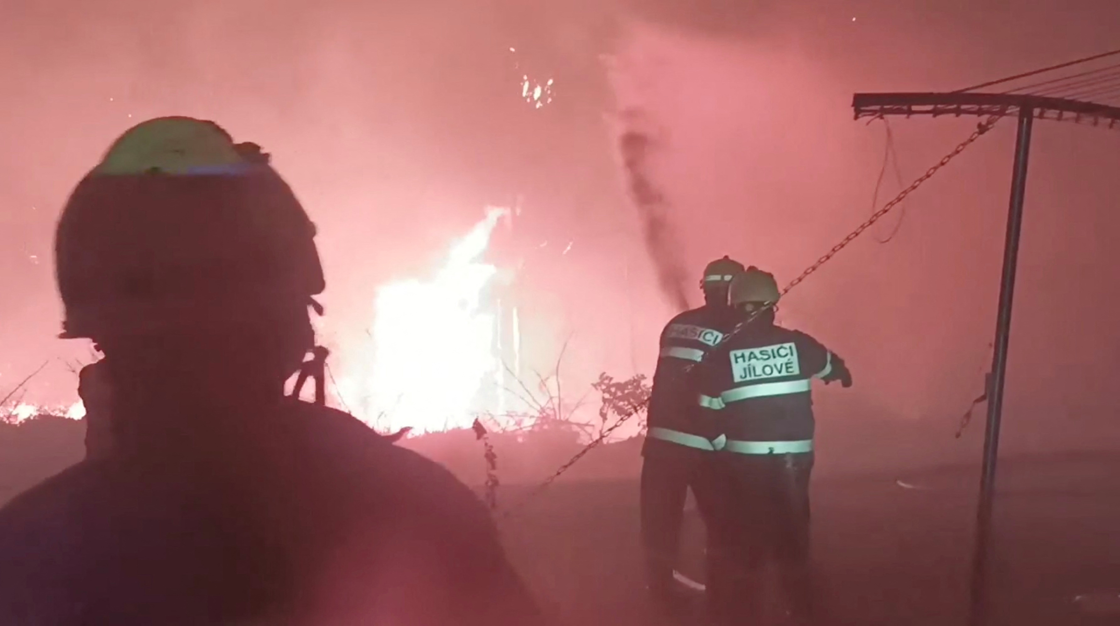 image Czech and German firefighters battle blaze in national park