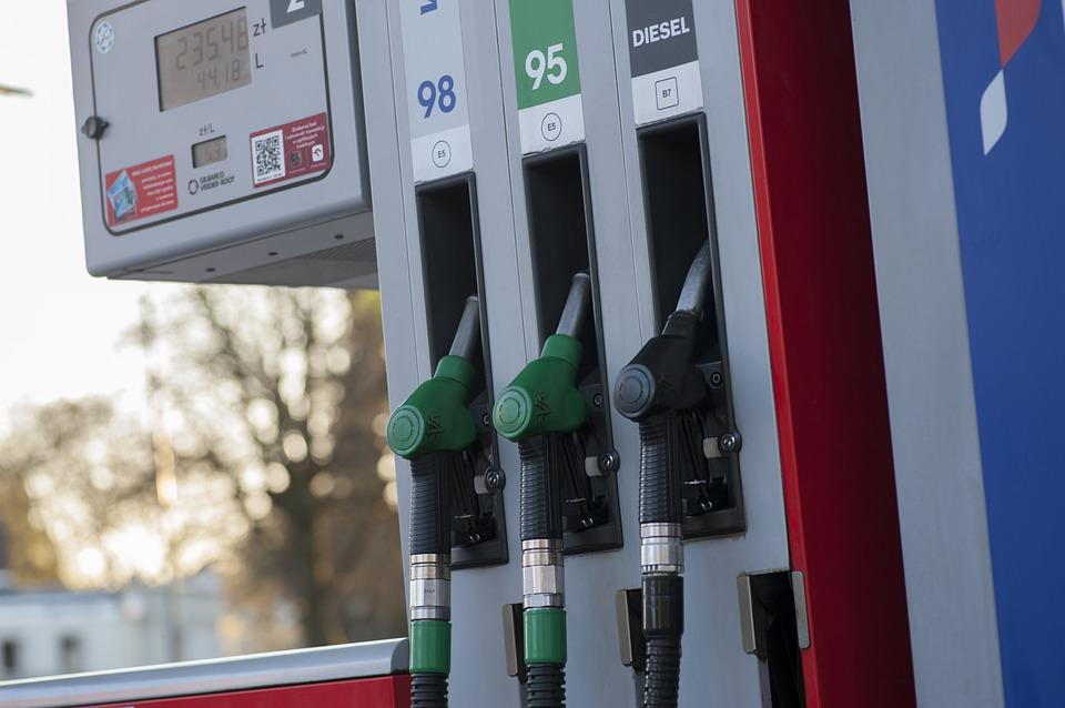 image German competition authority looking into oil, petrol prices