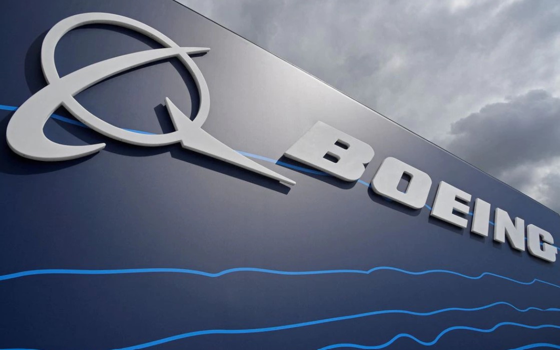 image Boeing cuts 20-year industrywide outlook for planes