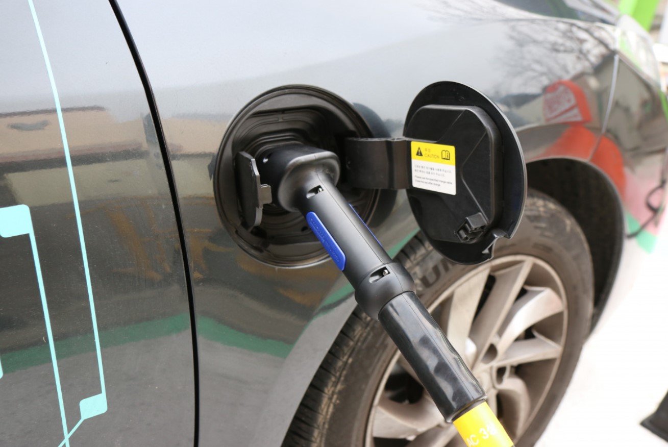 image Salt and a battery: smashing the limits of power storage