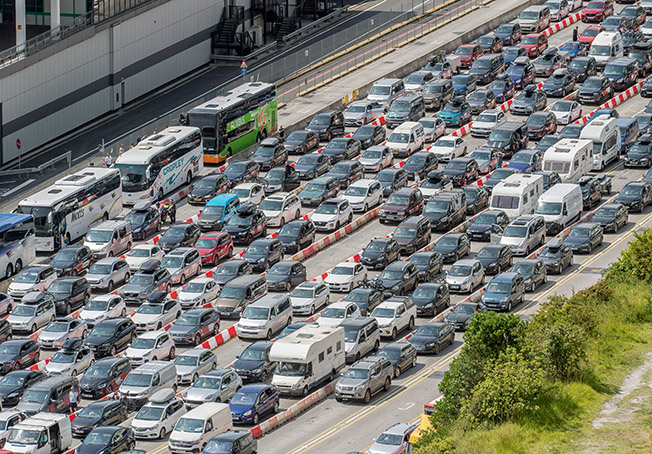 image &#8216;Major incident&#8217; as UK holidaymakers face long delays at Dover
