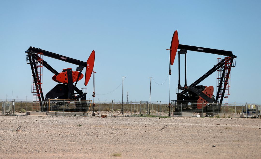 image Oil edges lower as supply disruption concerns ease