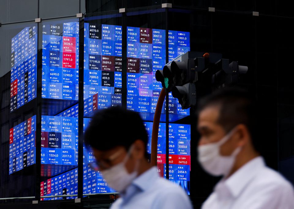 image Shares rally, euro on edge for ECB and gas test
