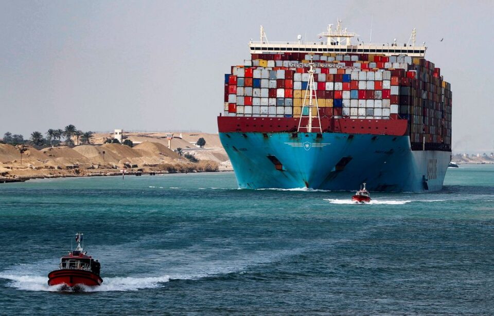 suez canal egypt shipping container ship