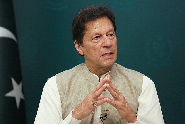 image Supporters of Pakistan&#8217;s former PM Khan vow to block his arrest