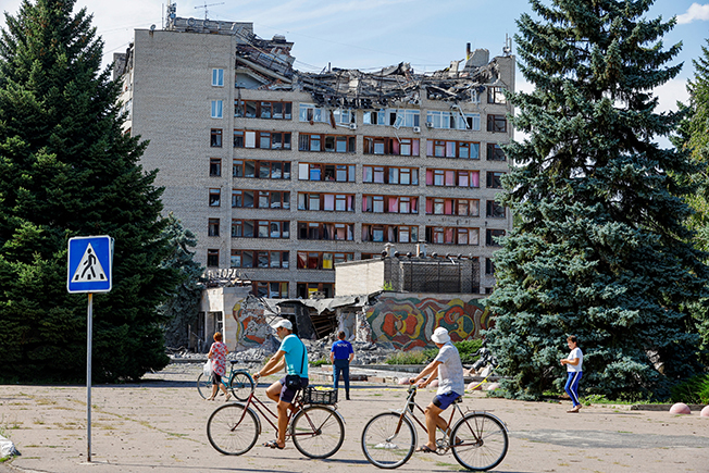 a hotel hit by shelling in svitlodarsk