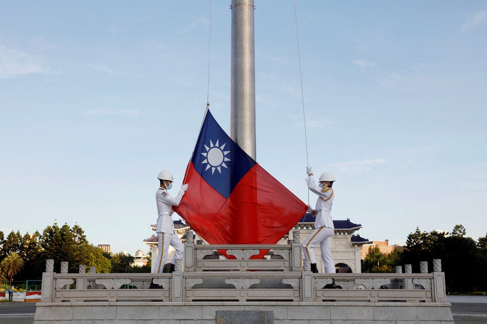 cover U.S. lawmakers arrives in Taiwan amid China tensions (Updated)