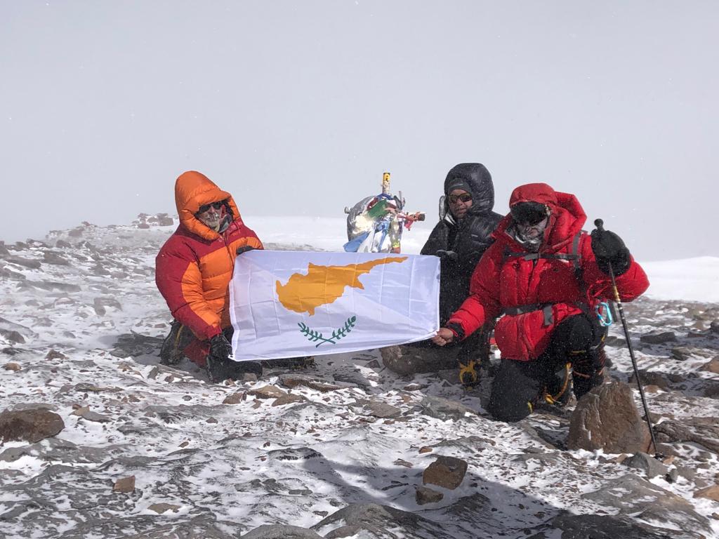 image Raising the flag of Cyprus on the world’s highest peaks