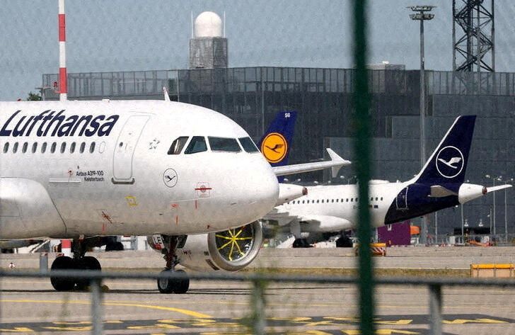 image Worst flight chaos over, Lufthansa board member tells Funke media