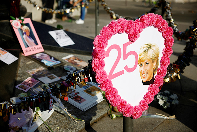 image Mourners mark Princess Diana&#8217;s death in Paris, 25 years on