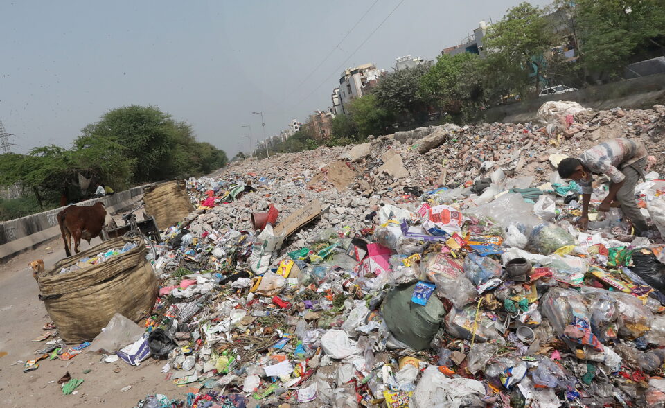 garbage landfills site at ghazipur in new delh
