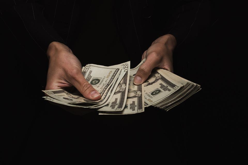 cover Man arrested for €9,500 sleight-of-hand theft