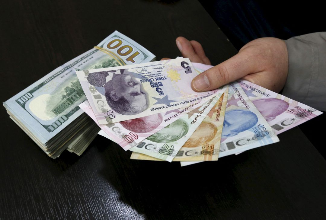 image Turkish lira falls to record low near 19 to the dollar